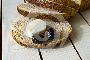 Bran bread and besides black olives, cheese, the most beautiful breakfast cheese and black olives.In different concepts bread, oli