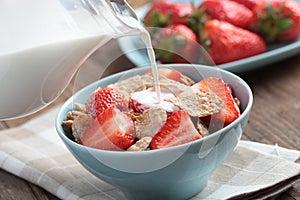 Bran flakes with strawberry