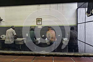 Brasil - San Paolo - The ONG Sermig - the dormitory bathrooms