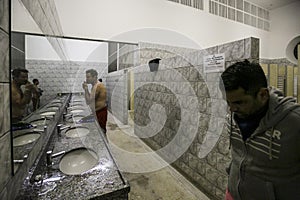 Brasil - San Paolo - The ONG Sermig - the dormitory bathrooms