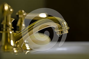 Brass bathroom faucet v10b