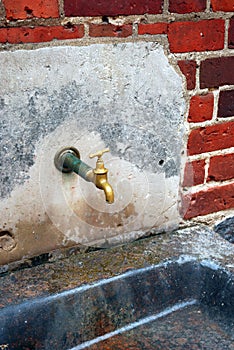 Brassy tap