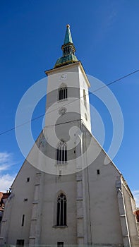Bratislava je hlavné mesto Slovenska, krásne a lacné mesto