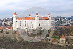 Bratislavský hrad v jesenný deň