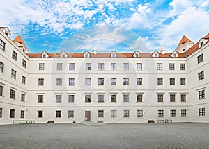 Bratislavský hrad alebo Bratislavský hrad v Bratislave na Slovensku.