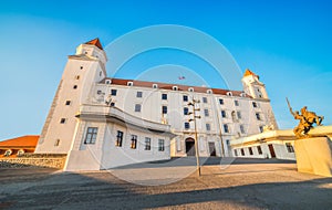 Bratislavský hrad při západu slunce