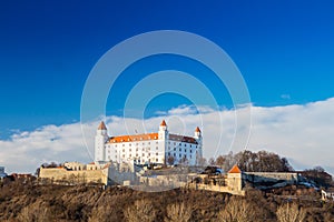 Bratislavský hrad a řeka Dunaj a krásný západ slunce, Slovensko