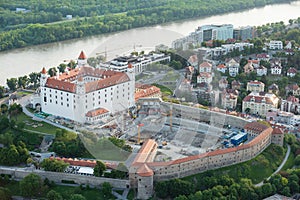 Bratislavský hrad a řeka Dunaj za soumraku, Slovensko