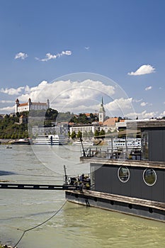 Bratislavský hrad a Dunaj, Slovensko