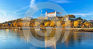 Bratislavský hrad,parlament a řeka Dunaj,Slovensko