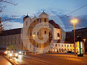 Večerná Bratislava plná romantických a čarovných miest so zaujímavými kultúrnymi a historickými pamiatkami, Slovensko