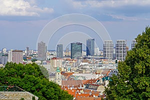 Letecký panoramatický pohľad na mesto Bratislava. Bratislava je hlavné mesto Slovenska.