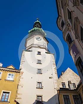 Bratislavská hodinová věž v historickém centru