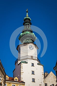 Bratislavská hodinová věž v historickém centru města