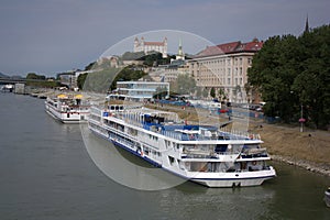 Bratislava od Dunaja