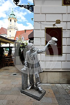 Jedinečné uličky staré Bratislavy, fascinované kouzlem, útulností a výborným pivem.