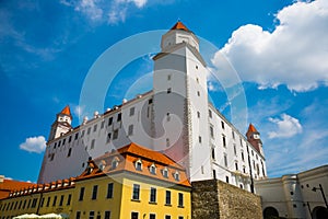 Bratislava,Slovensko: Bratislavský hrad alebo Bratislavský hrad je hlavným hradom Bratislavy, hlavného mesta Slovenska