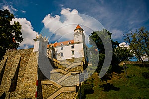 Bratislava,Slovensko: Bratislavský hrad nebo Bratislavský hrad je hlavní hrad Bratislavy, hlavního města Slovenska
