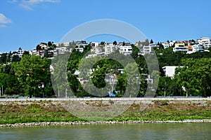 Bratislava, Slovensko - 25. června 2023: pohled na město od Dunaje