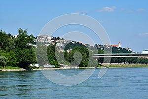 Bratislava, Slovensko - 25. jún 2023 : pohľad na mesto od Dunaja