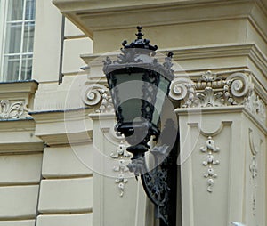 Bratislava, Slovensko, Palác Reduta, kovaná dekorativní lucerna