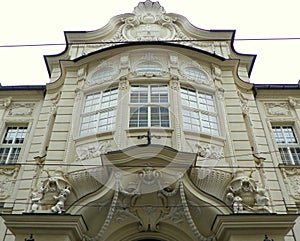 Bratislava, Slovensko, Palác Reduta, poschodie s balkónom a portikom