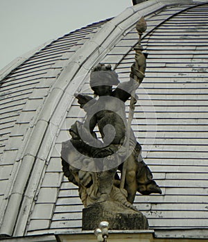 Bratislava, Slovensko, Slovenské národní divadlo, socha na střeše divadla