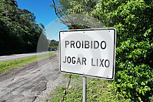brazilian information boards : no littering