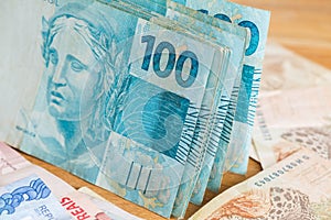 Brazílčan peniaze real vysoký  z úspech 