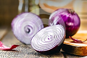 Brazilian red onion, with a mild and sweet taste, more caloric and because of its color, is rich in anthocyanin, a powerful