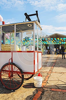 Brazilian street vendor of popcorn.