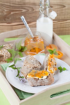 Bread with apricot and mint jam