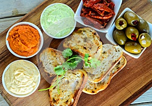 Bread with avocado tomato salsa mint and mayo dip