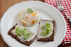 Bread with butter and chives
