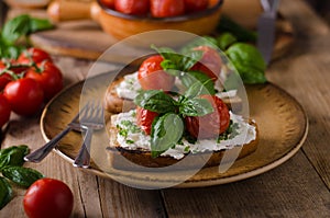 Bread cheese spread baked tomato