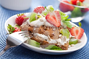 Bread with cottage cheese and berries