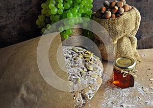 Round bread with seedsnuts, honey.
