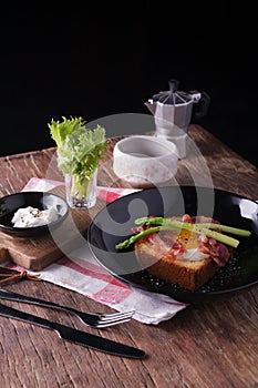 Bread including onzen Egg , Bacon