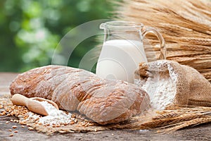 Pane brocca da borsa farina un fascio da grano 