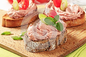 Bread with meat mousse