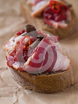 Bread with meat, mushrooms and chilli pepper