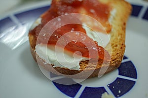 bread with quince and cheese