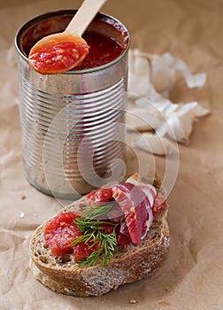 Bread with tomato sauce in tin
