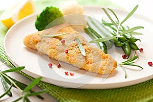 Breaded fish fillet with vegetables