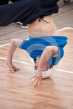 Breakdancer