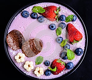 Breakfast Berry Smoothie Bowl