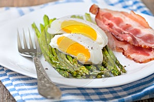 Breakfast: boiled egg, baked asparagus