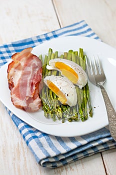 Breakfast: boiled egg, baked asparagus