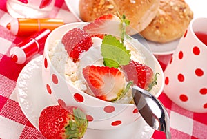 Breakfast with cottage cheese and strawberries