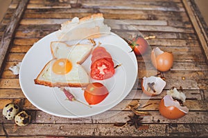 Breakfast foods toast , egg, tomato , bread